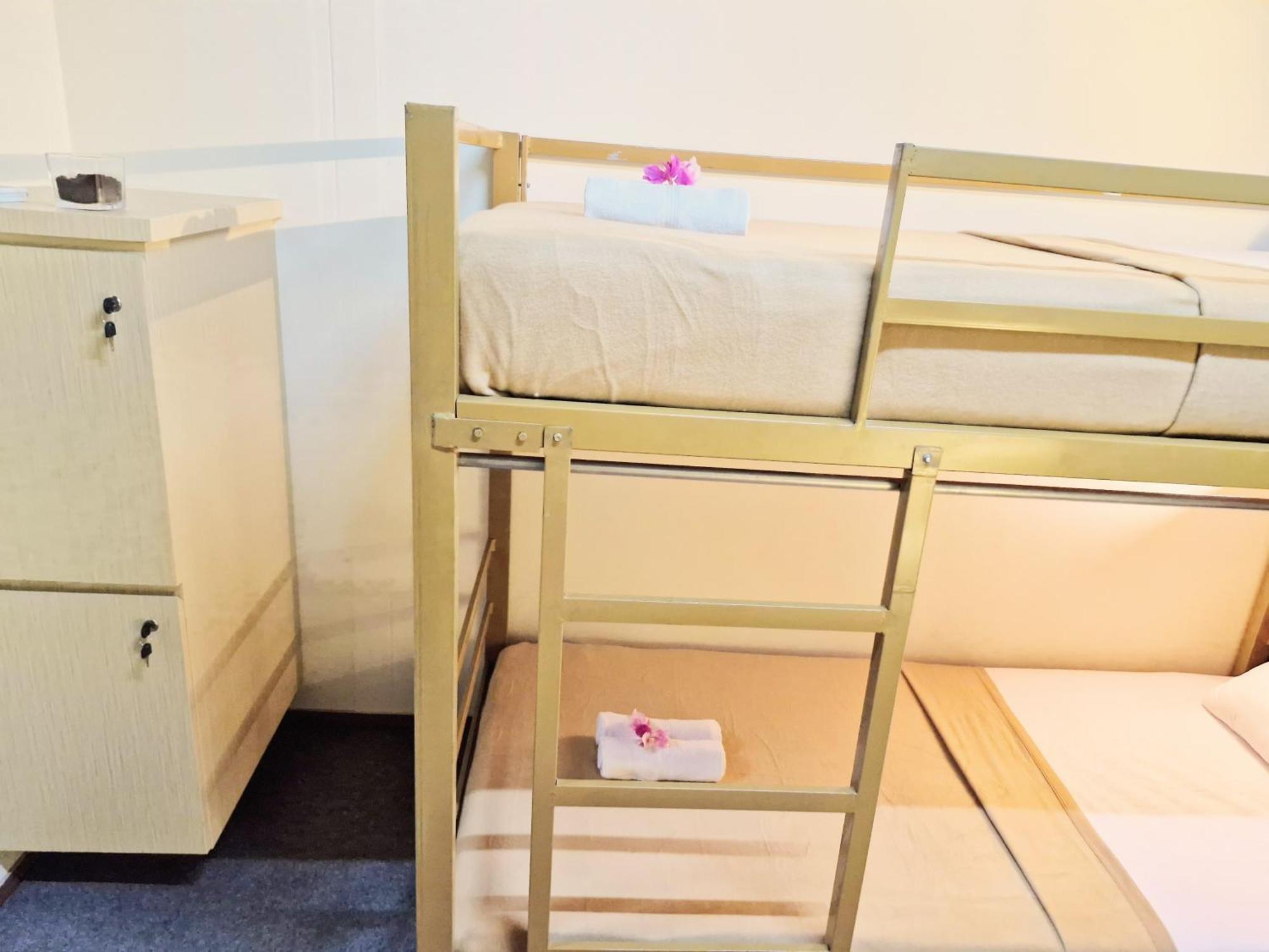 Karcof Container Hostel スンギギ エクステリア 写真
