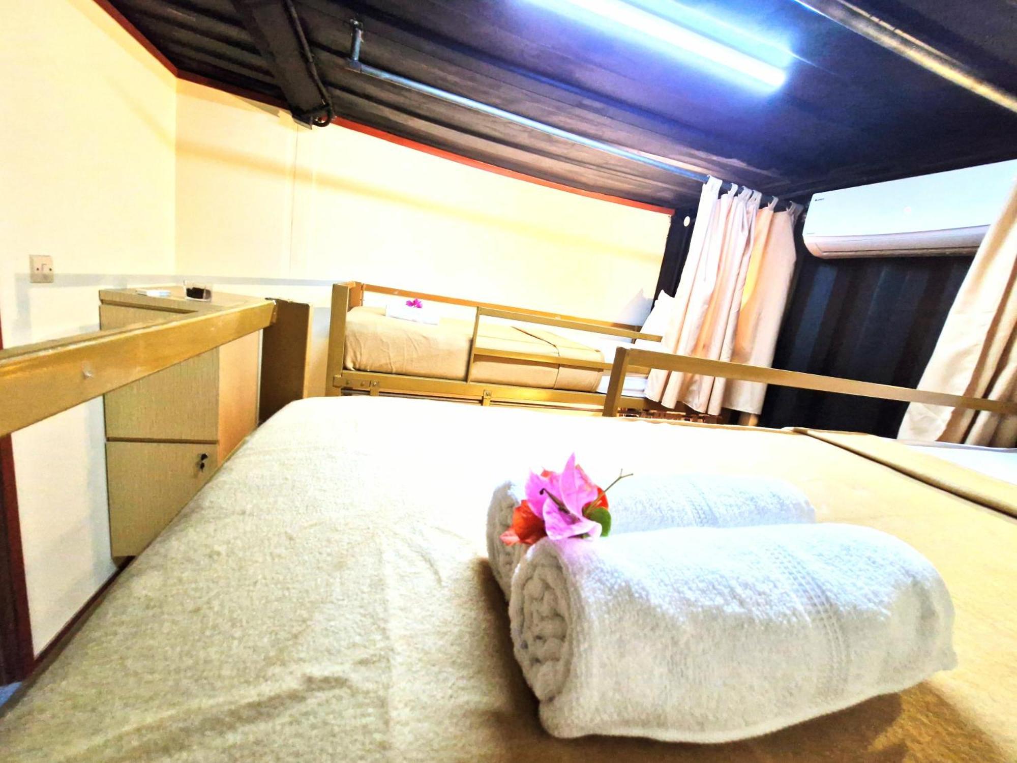 Karcof Container Hostel スンギギ エクステリア 写真