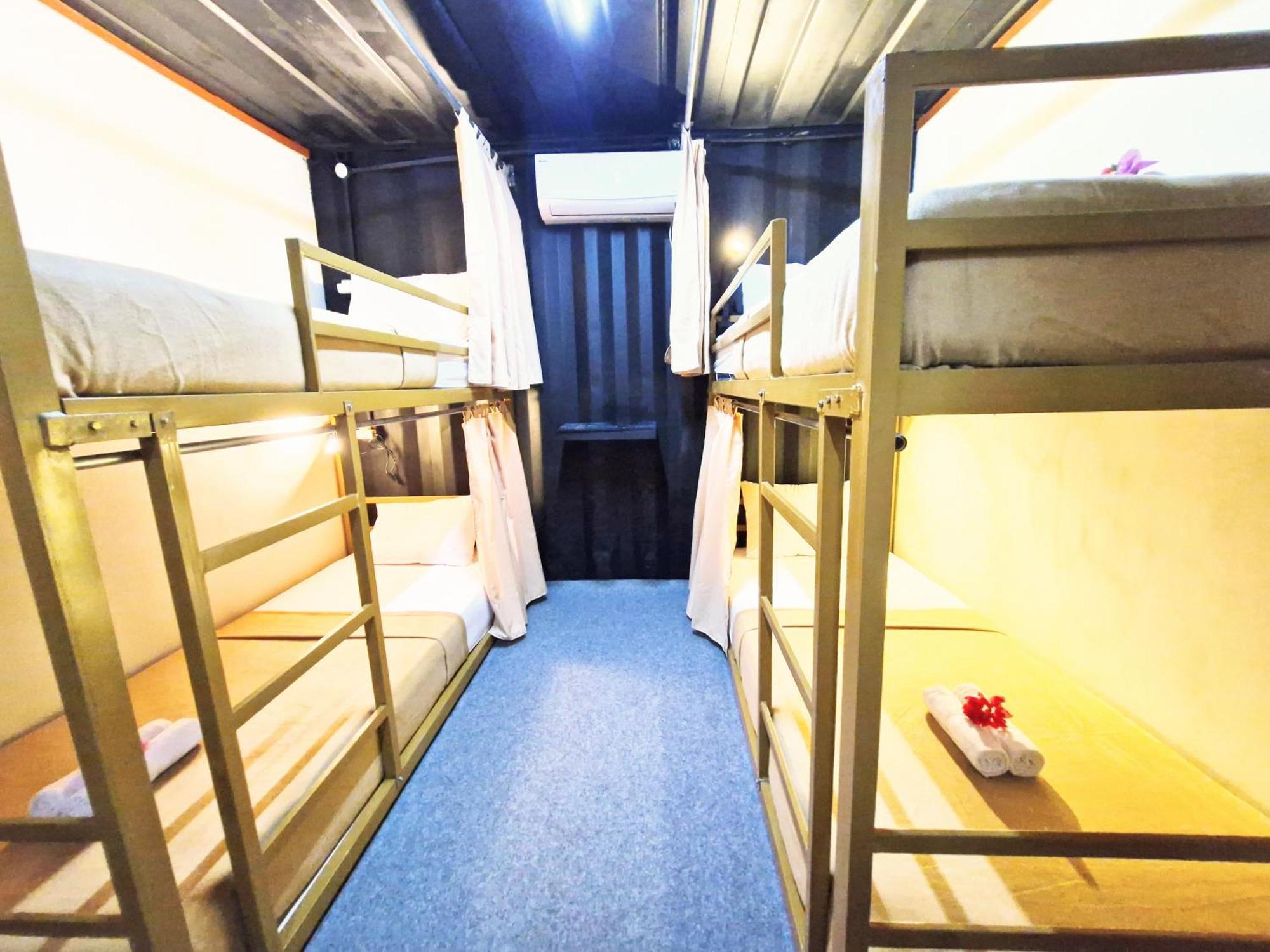 Karcof Container Hostel スンギギ エクステリア 写真