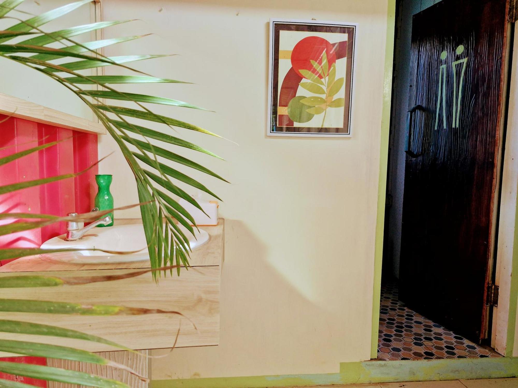Karcof Container Hostel スンギギ エクステリア 写真