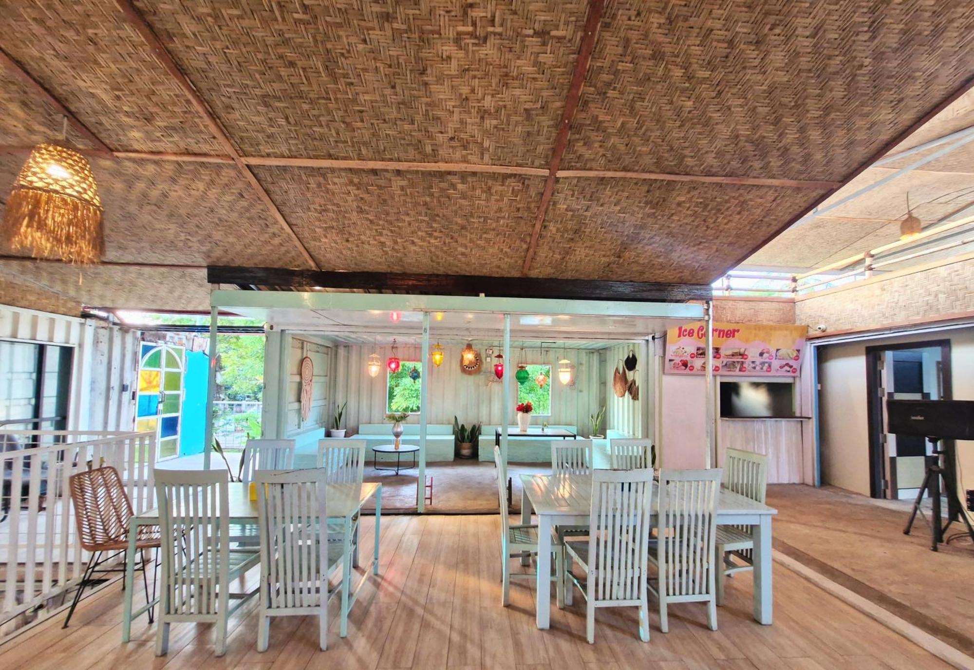Karcof Container Hostel スンギギ エクステリア 写真
